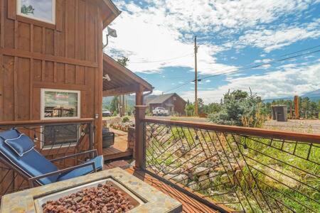 Cabin~Views~Heart Of Town~W&D~Fireplace~Kitchen Woodland Park Kültér fotó