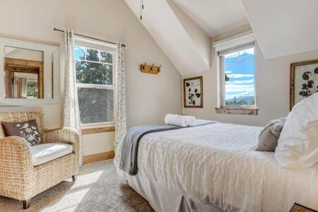 Cabin~Views~Heart Of Town~W&D~Fireplace~Kitchen Woodland Park Kültér fotó